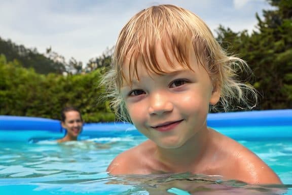 Sommerferien in Hamburg: So schützen Sie sich vor Bade-Otitis